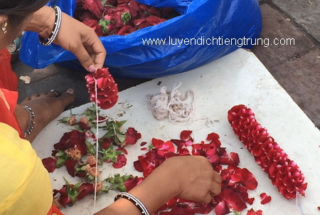 img-Cách tết hoa cúng ở Ấn Độ